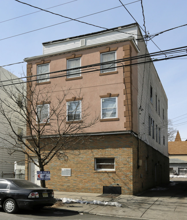 604 Monroe Ave in Elizabeth, NJ - Building Photo - Building Photo