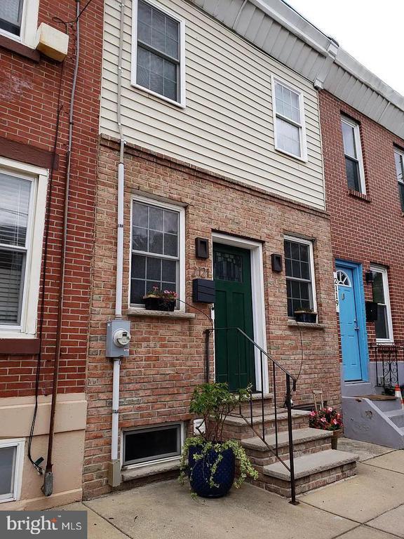 property at 2121 Oakford St