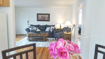 7710 Plainfield Rd in Cincinnati, OH - Building Photo