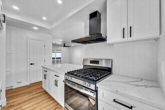 18652 Libra Cir in Huntington Beach, CA - Building Photo - Building Photo