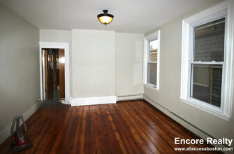 121 Eutaw St, Unit #2 in Boston, MA - Building Photo - Building Photo