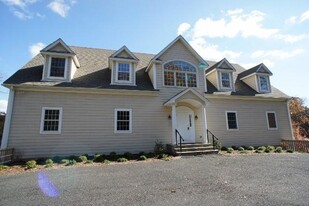 490 Danbury Rd in Wilton, CT - Building Photo - Building Photo