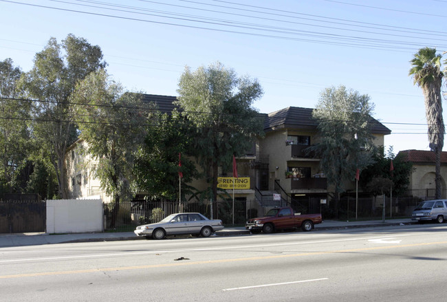 Lowest Non-Rent Controlled GRM in the Valley in North Hills, CA - Foto de edificio - Building Photo