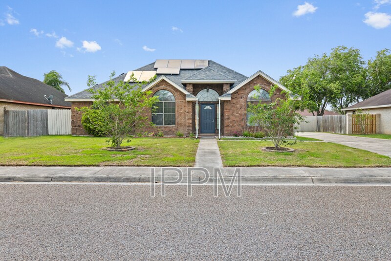 5233 Clearview Dr in Brownsville, TX - Building Photo