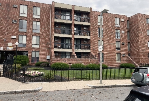 Taurus at Fountain Hill in Roxbury, MA - Foto de edificio