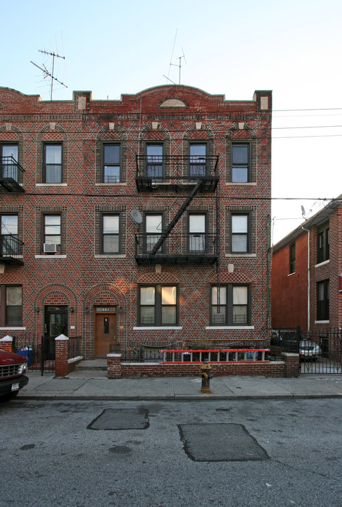 385 E 46th St in Brooklyn, NY - Building Photo