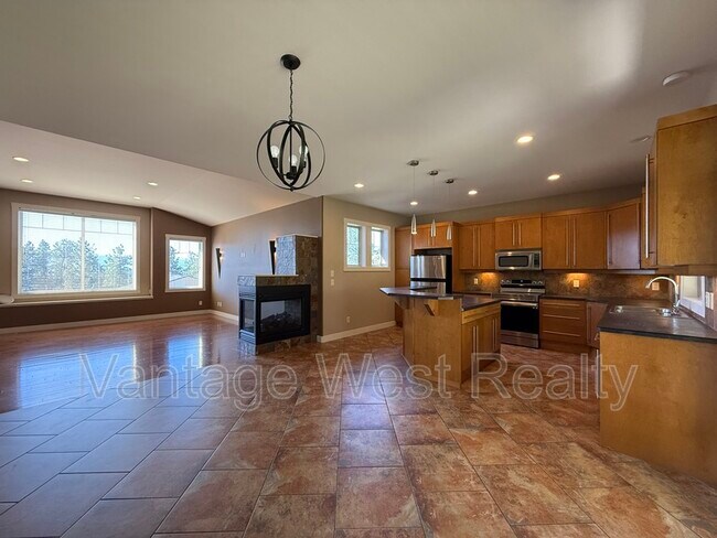 1495 Kloppenburg Rd in Kelowna, BC - Building Photo - Building Photo