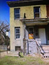 2300 Garrett Ave in Baltimore, MD - Foto de edificio - Building Photo