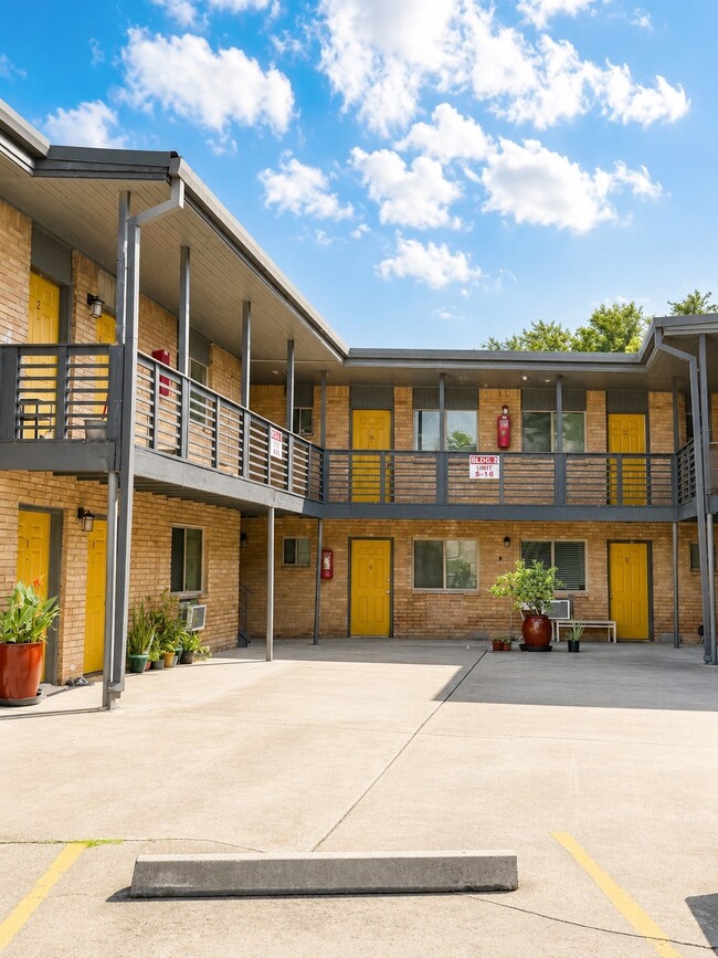 property at 4811 Oakland St