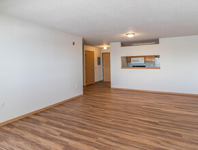 Ithica Heights Apartments in Bismarck, ND - Building Photo - Building Photo