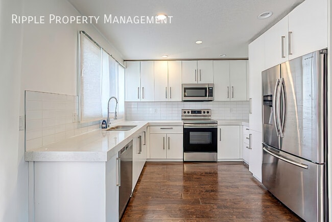 1530 Bayside Ave SW in Airdrie, AB - Building Photo - Building Photo