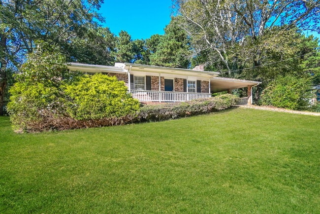 6490 Executive Dr in Winston, GA - Foto de edificio - Building Photo