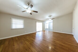 7008 W Canterbury Dr in Peoria, AZ - Building Photo - Building Photo