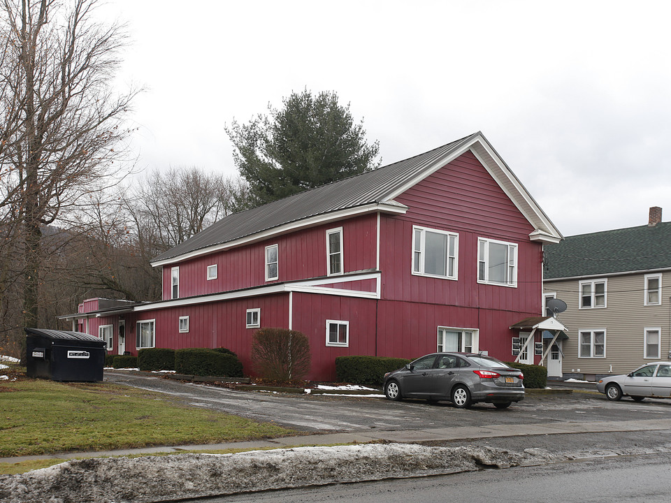 75 River St in Oneonta, NY - Building Photo