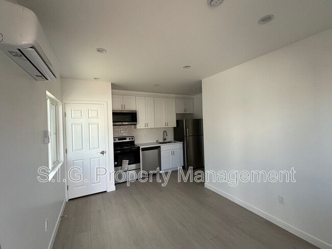 10313 Eldora Ave in Los Angeles, CA - Building Photo - Building Photo