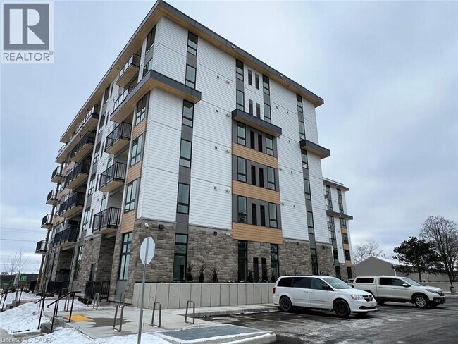 101 Golden Eagle Rd in Waterloo, ON - Building Photo - Building Photo