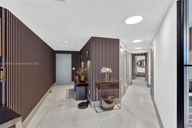 17111 Biscayne Blvd, Unit 1709 in North Miami Beach, FL - Foto de edificio - Building Photo