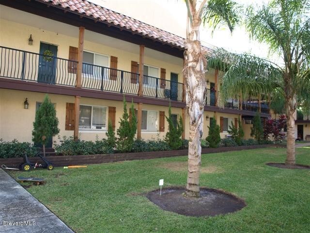 7 Oak St-Unit -208 in Cocoa, FL - Building Photo
