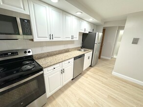 15 Melrose Terrace, Unit 1br in Wakefield, MA - Foto de edificio - Building Photo