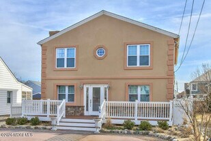 106 Elizabeth Ave in Lavallette, NJ - Building Photo