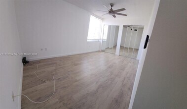 250 180th Dr in Sunny Isles Beach, FL - Building Photo - Building Photo