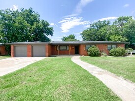 4010 47th St in Lubbock, TX - Building Photo