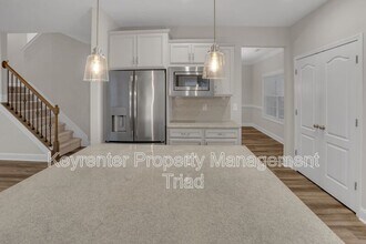5470 Noble View Dr in High Point, NC - Building Photo - Building Photo