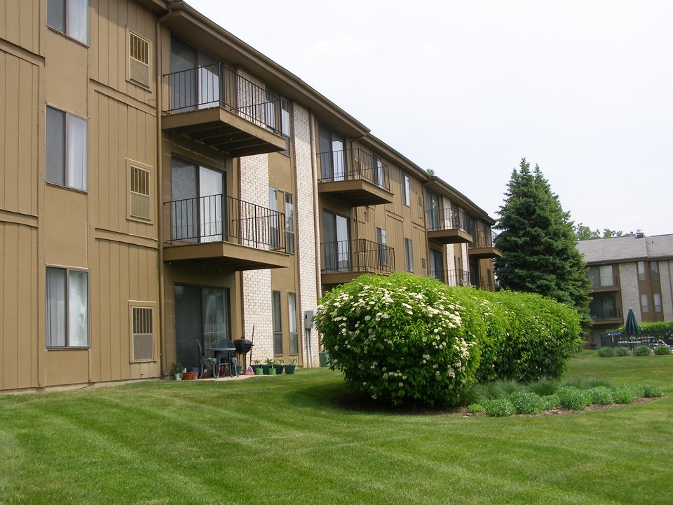 The Pines in Southfield, MI - Foto de edificio