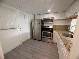 20111 NE 27th Ct in Miami, FL - Building Photo