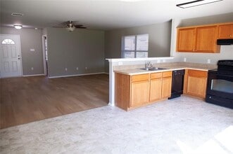 320 Chisholm Trail in Krum, TX - Building Photo - Building Photo