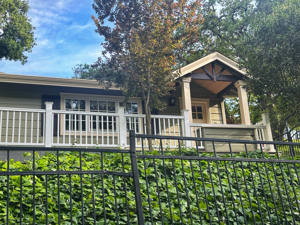 23 Mira Loma in Orinda, CA - Foto de edificio
