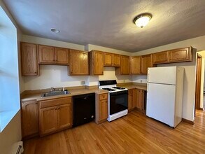 2 North Sq, Unit 4 in Boston, MA - Building Photo - Building Photo