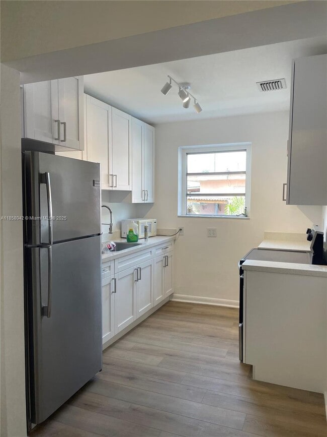 2380 NW Flagler Terrace in Miami, FL - Building Photo - Building Photo