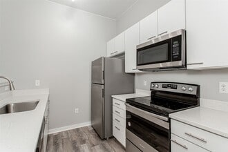 3015 Bryan St, Unit 1A in Dallas, TX - Building Photo - Building Photo