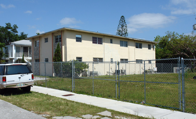 441 NE 37th St in Miami, FL - Building Photo - Building Photo