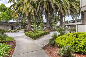 Glenmoor Green Apartments in Fremont, CA - Building Photo - Building Photo