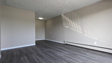 Queensway Place Apartments in Prince George, BC - Building Photo - Building Photo