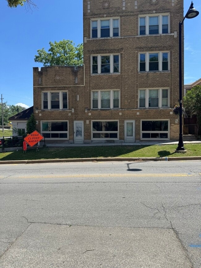 property at 2610 Flossmoor Rd