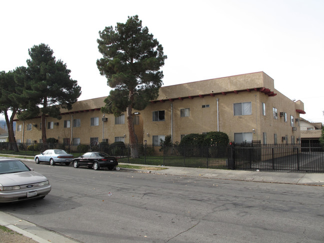 38633 Larkin Ave in Palmdale, CA - Foto de edificio - Building Photo