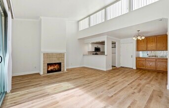 5325 Newcastle Ave, Unit 342 in Encino, CA - Foto de edificio - Building Photo