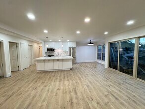 2083 Ascot Dr in Moraga, CA - Foto de edificio - Building Photo