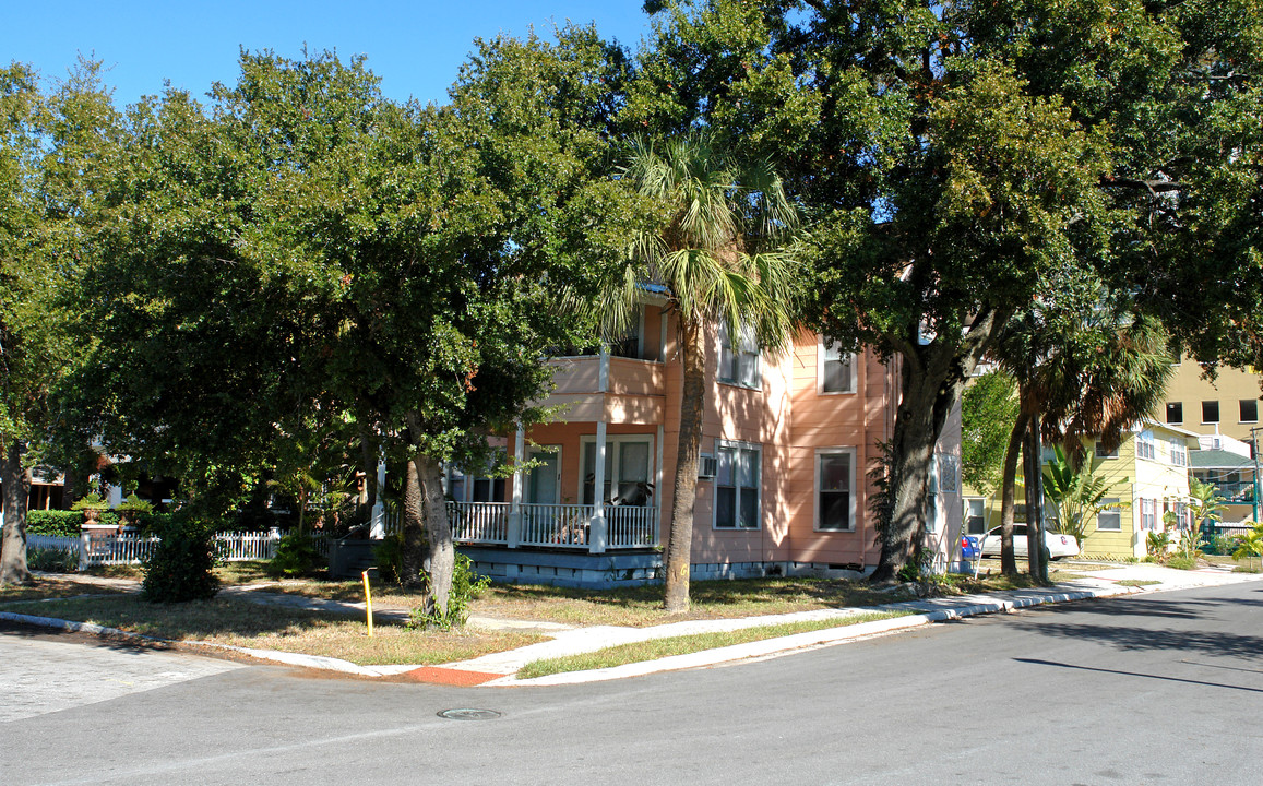 418 5th St S in St. Petersburg, FL - Building Photo