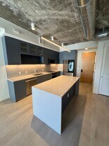 160 NW 27th St, Unit A2 in Miami, FL - Building Photo