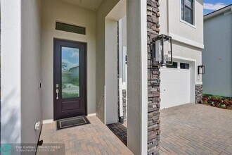 2622 NW 87th Ter in Pembroke Pines, FL - Foto de edificio - Building Photo