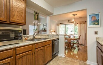124 Inland View Dr in Newport News, VA - Building Photo - Building Photo