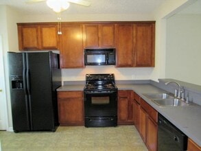 758 E Bristol Way in Richmond Hill, GA - Building Photo - Building Photo