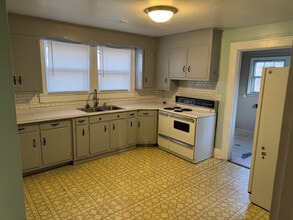 14 Sulphur Springs Rd in Greenville, SC - Building Photo - Building Photo