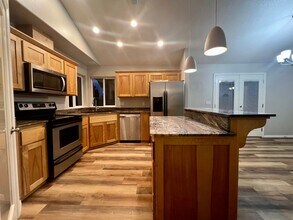 1359 SW Eclipse Ln in Grants Pass, OR - Building Photo - Building Photo