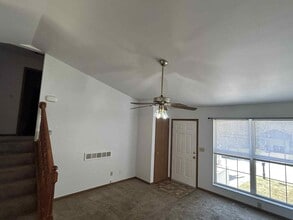 432 Omar Ct in St. Peters, MO - Foto de edificio - Building Photo