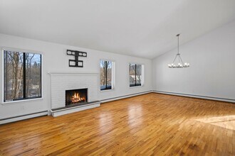 42 Maple Moor Ln in Cortlandt Manor, NY - Building Photo - Building Photo